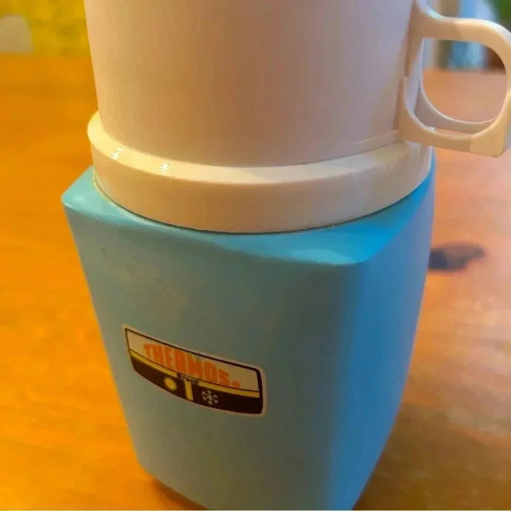 GUC antique vintage 8 oz thermos  - 1980s school lunchbox size. Baby blue.